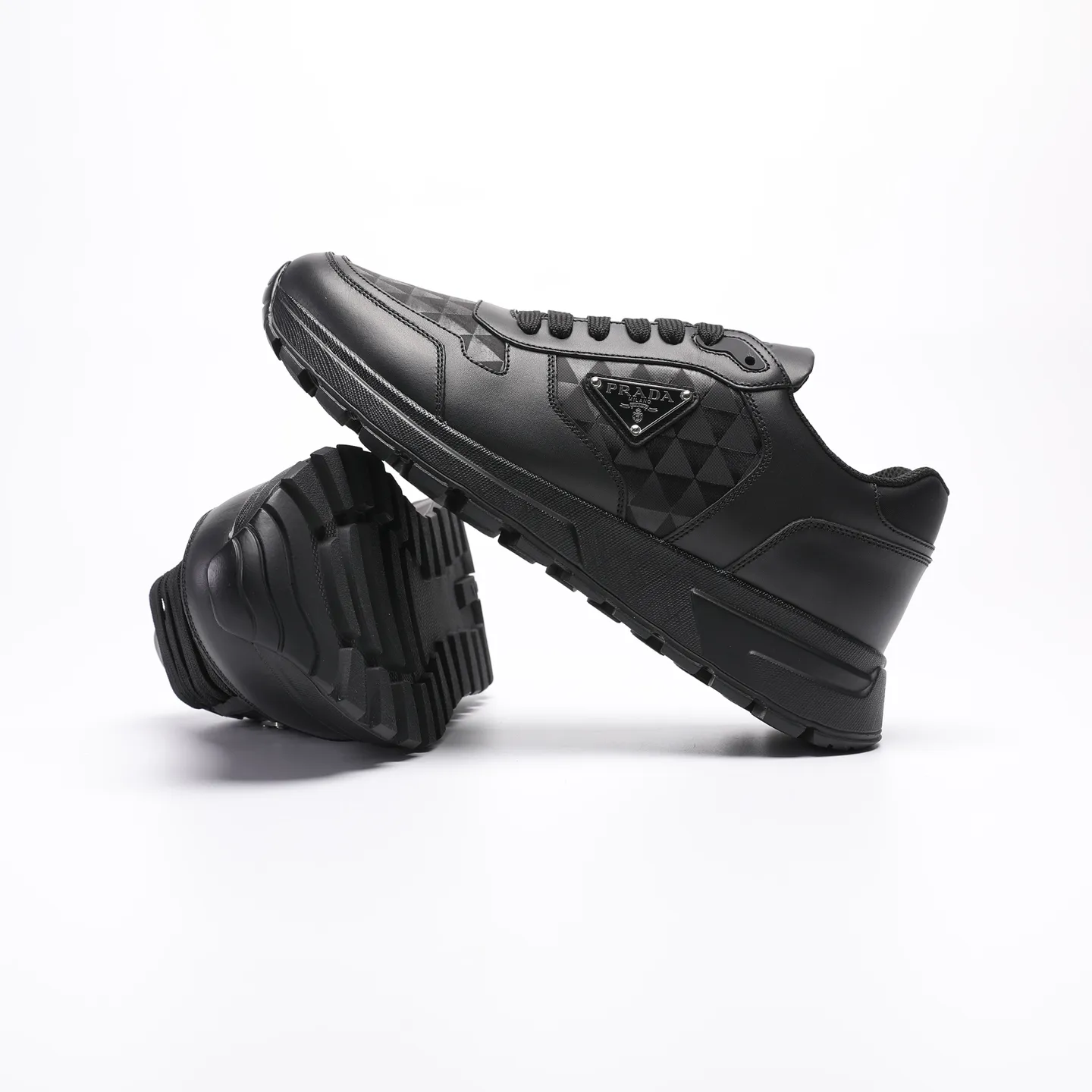 Batch 580 [PRADA] Men's shoes are popular in the counter, official website synchronization, high-quality shipments. Fabric: original cowhide with snakeskin. Lining: cowhide feet + cowhide lining. Outsole: original TPU + foam. Size: 38-46